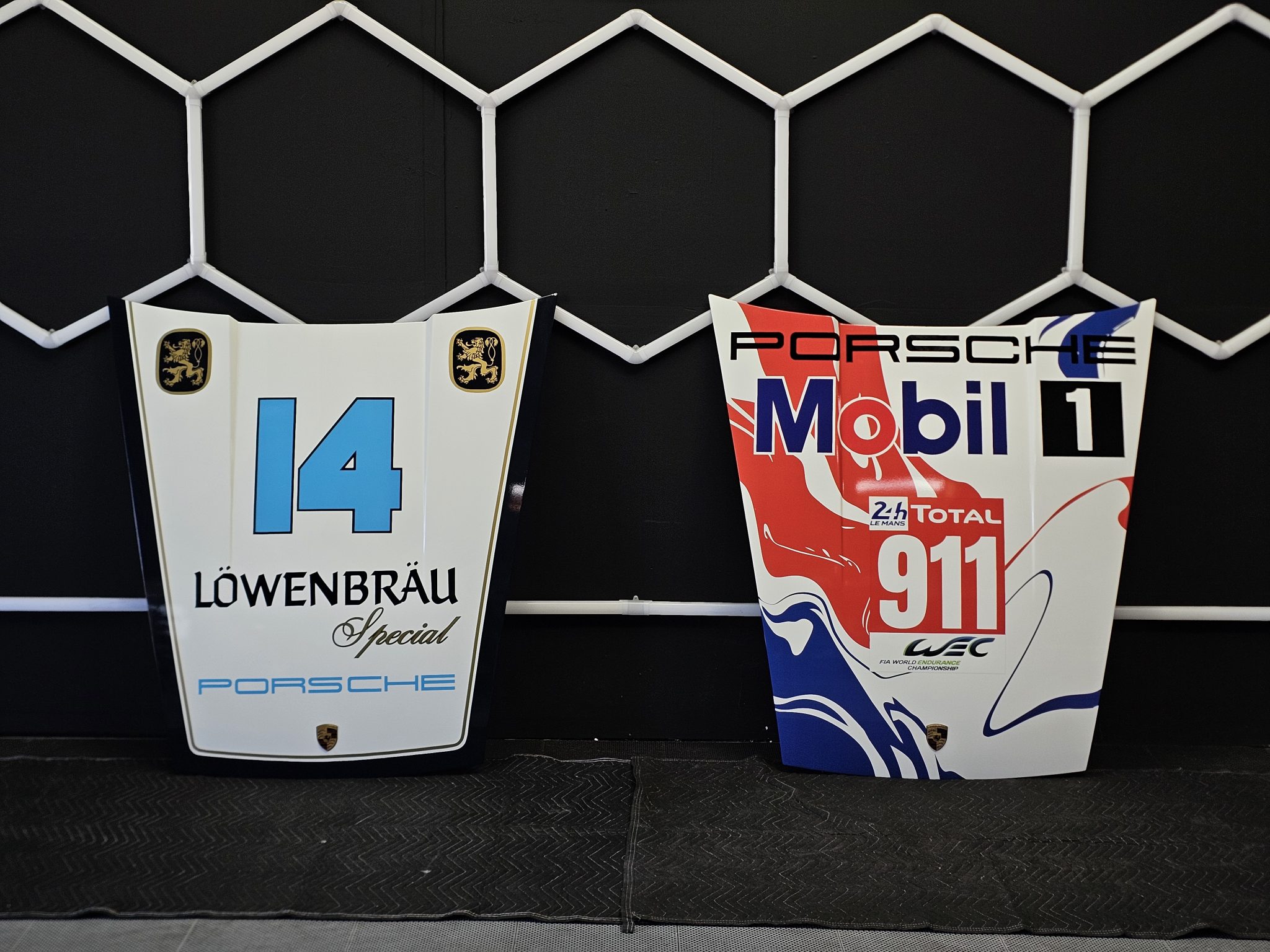 Pair of Porsche 911 Display Hoods - Image 3
