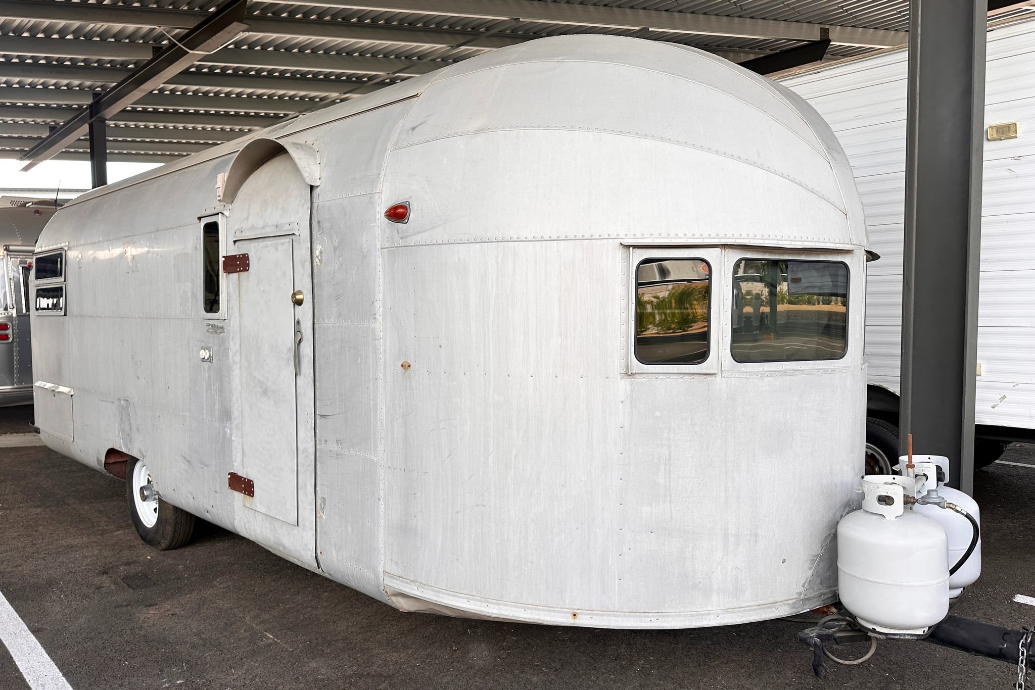 1953 Silver Streak Clipper 25′ Travel Trailer