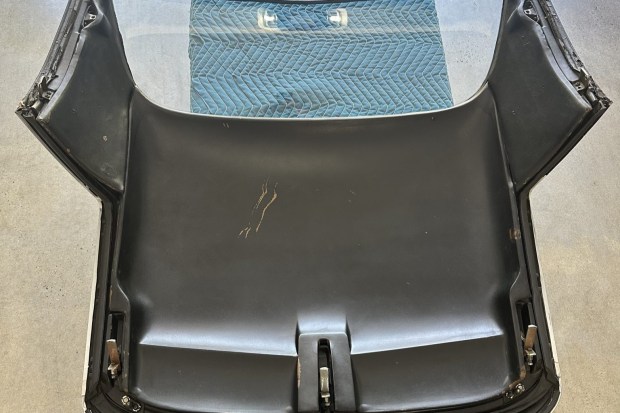 Vinyl-Covered Chevrolet Corvette C3 Removable Hardtop - Image 4