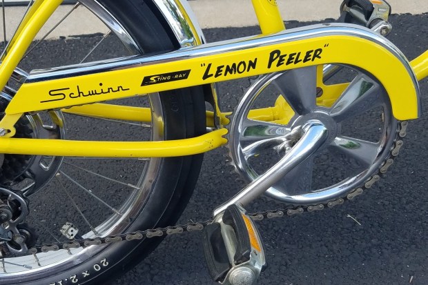 1971 Schwinn Sting-Ray Lemon Peeler Krate Bicycle - Image 2