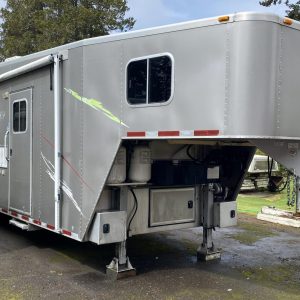 2007 Featherlite SURV 32′ Toy Hauler