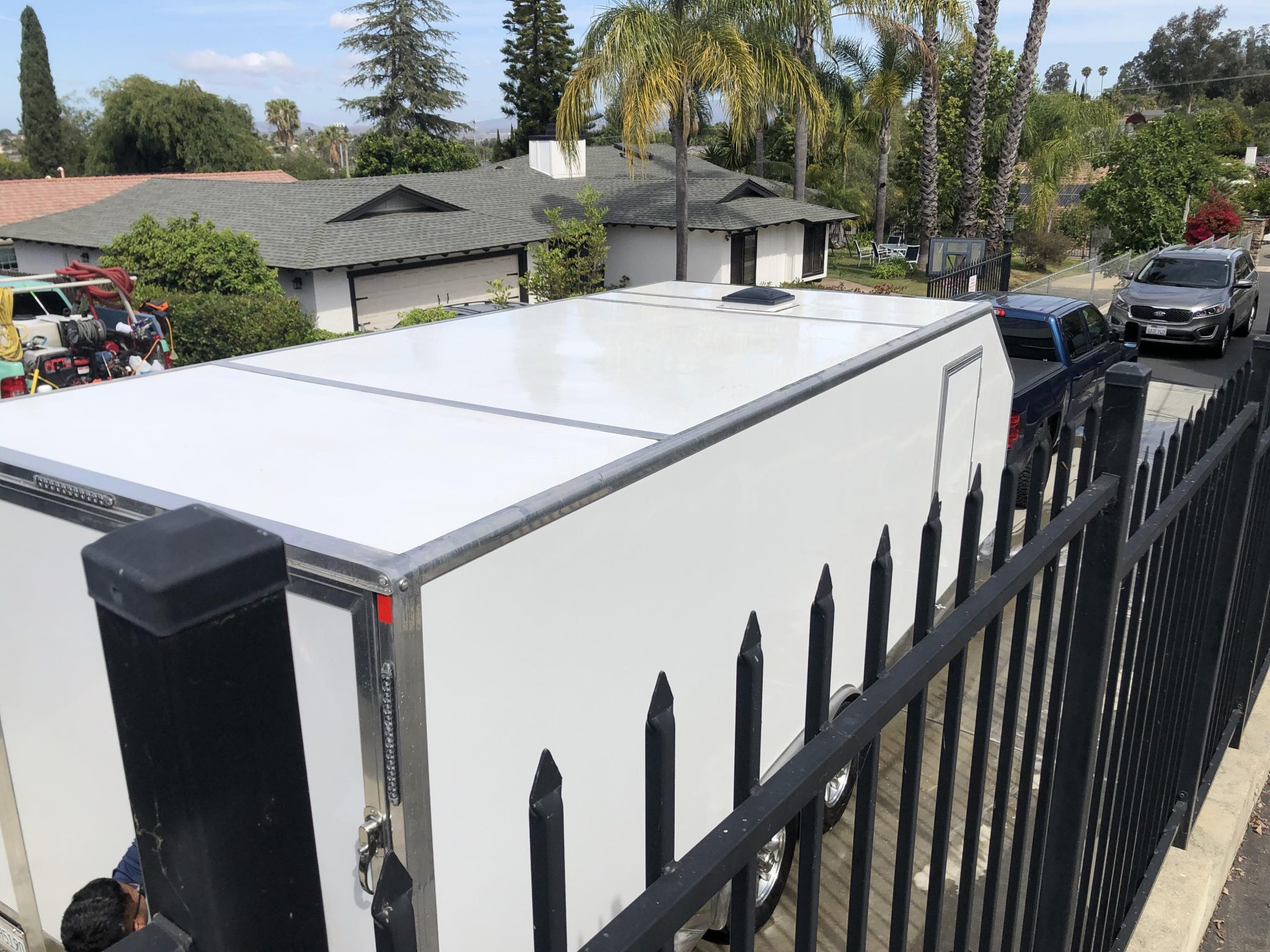 2020 JIMGLO Elite 22′ Enclosed Trailer - Image 3