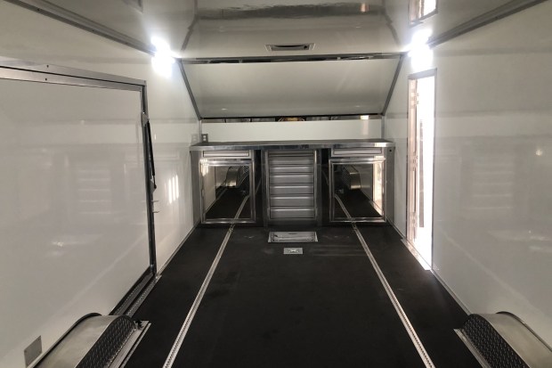 2020 JIMGLO Elite 22′ Enclosed Trailer - Image 5
