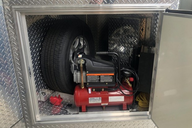 2020 JIMGLO Elite 22′ Enclosed Trailer - Image 4