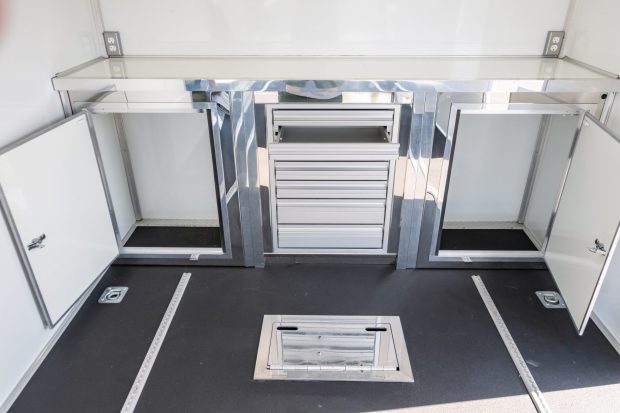 2023 JIMGLO Elite 24′ Enclosed Trailer - Image 4