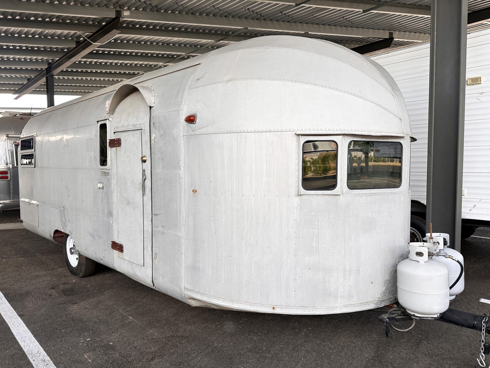 1953 Silver Streak Clipper 25′ Travel Trailer - Image 2