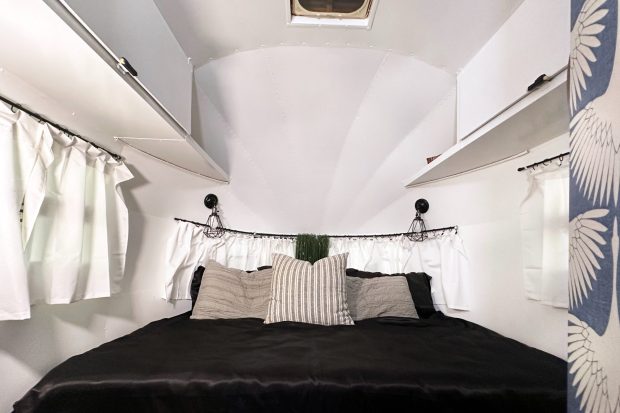 1953 Silver Streak Clipper 25′ Travel Trailer - Image 5