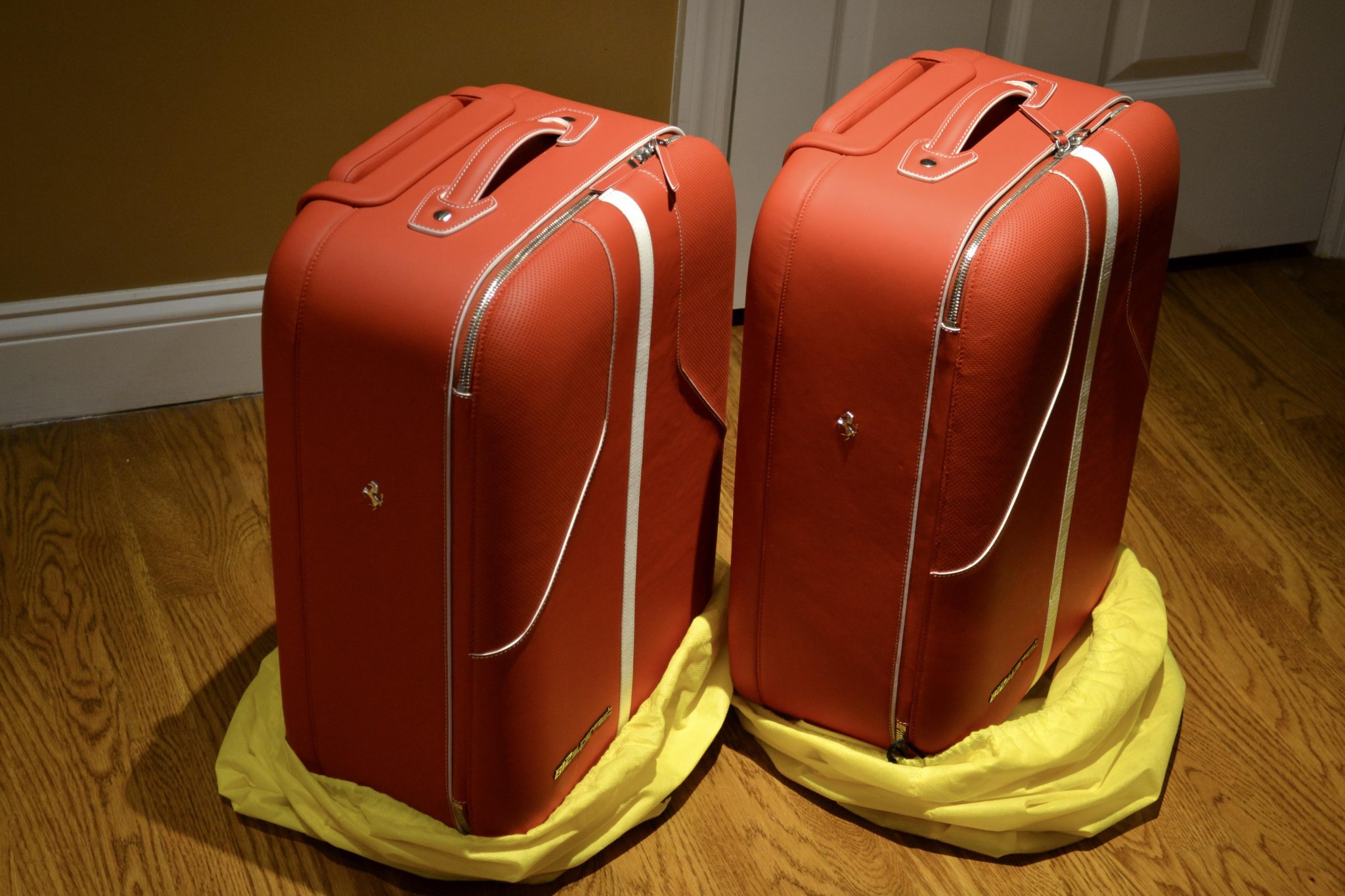 Five-Piece Ferrari 812 Superfast Luggage Set - Image 4