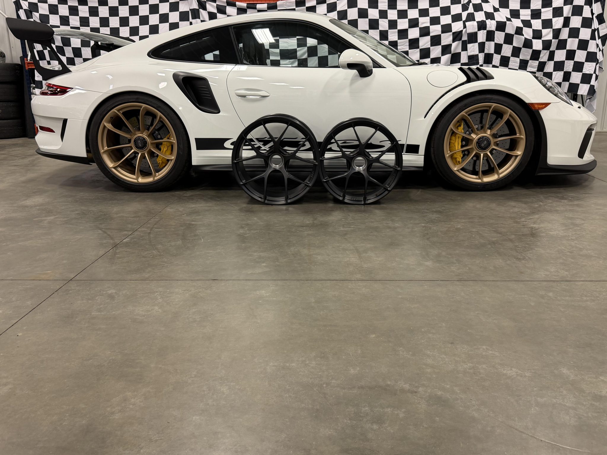 20×9.5″ and 21×12.5″ BBS FI-R Center-Lock Wheels for Porsche - Image 5