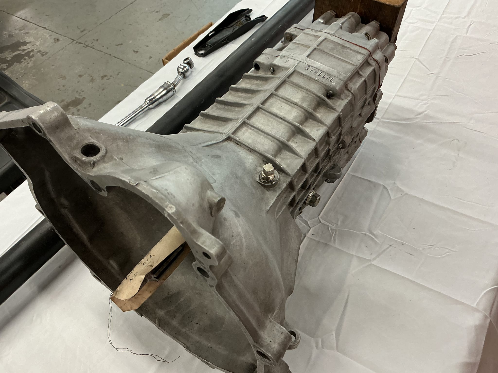 Getrag 235/5 Dogleg Five-Speed Manual Gearbox and Driveshaft for BMW - Image 3