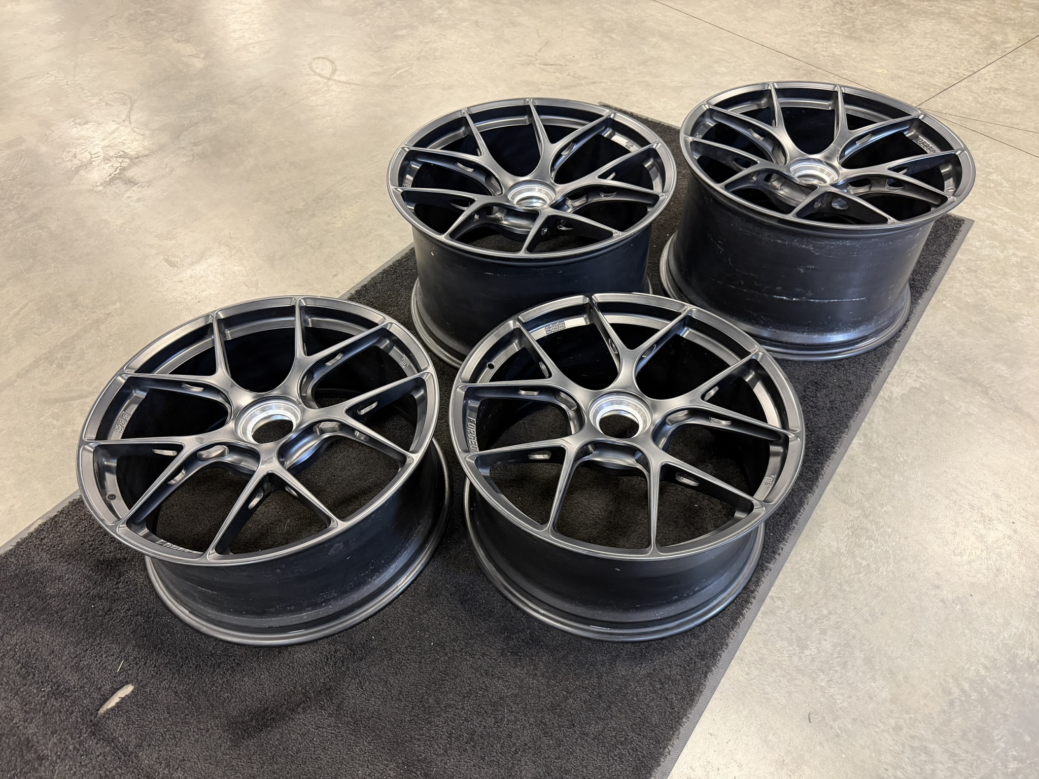 20×9.5″ and 21×12.5″ BBS FI-R Center-Lock Wheels for Porsche - Image 2