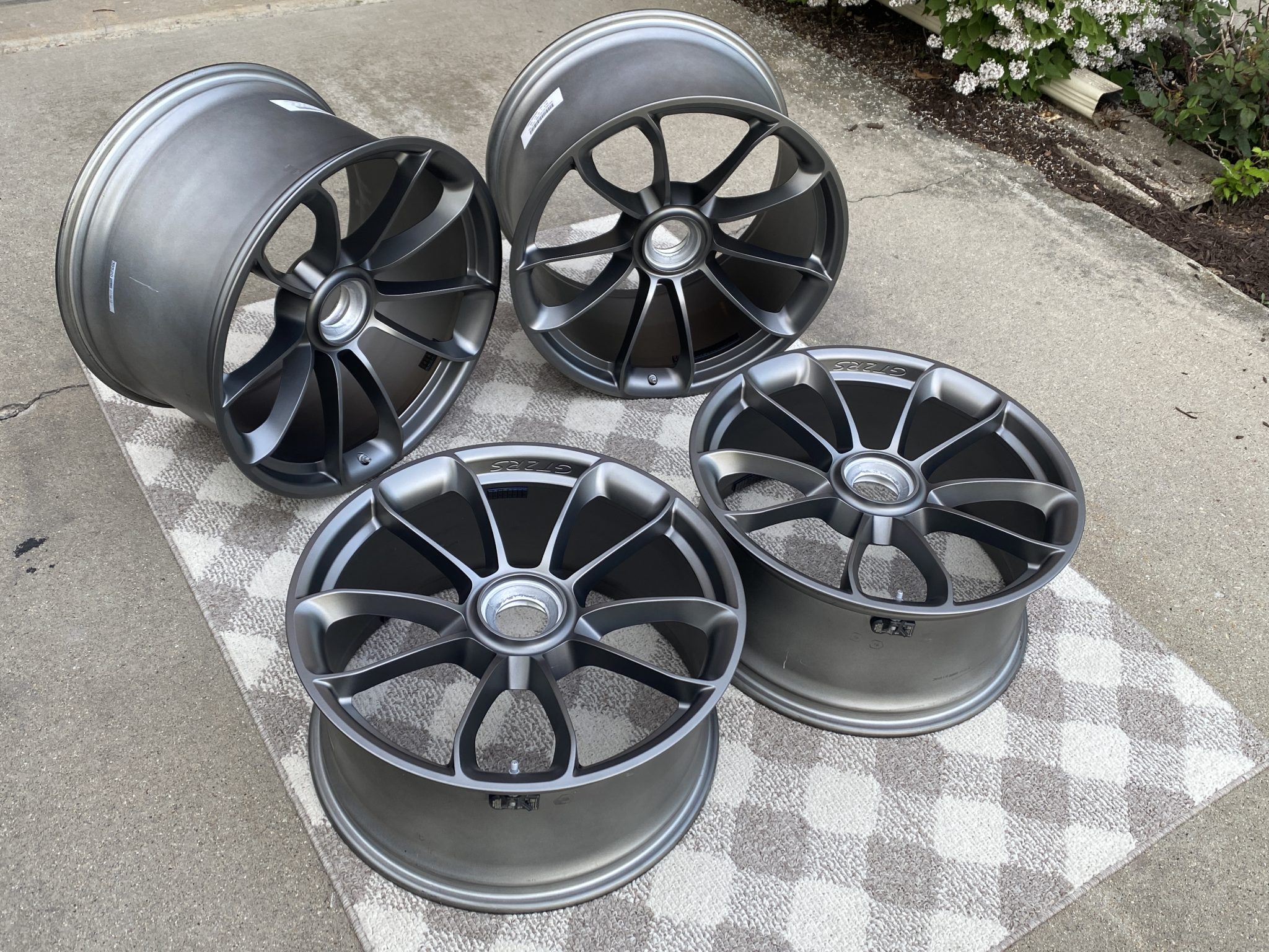 20×9.5″ and 21×12.5″ Wheels for Porsche 911 GT2 RS - Image 5