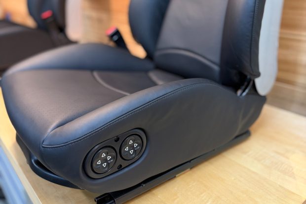 Waldemar 993 Sport Seats - Image 5