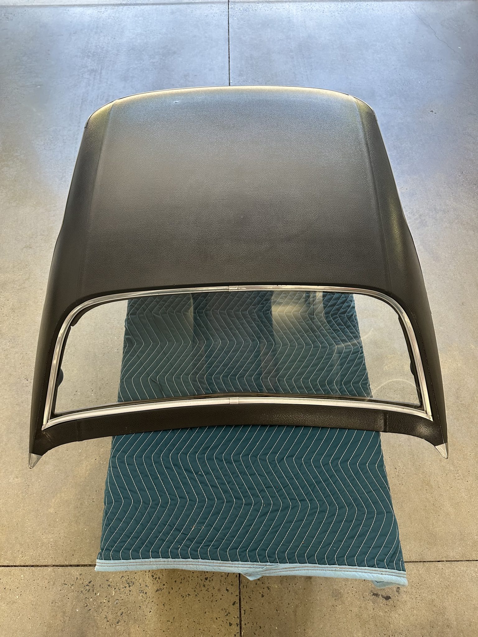 Vinyl-Covered Chevrolet Corvette C3 Removable Hardtop - Image 3