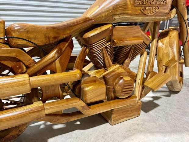 1:1 Scale Harley-Davidson Wooden Display Model - Image 2