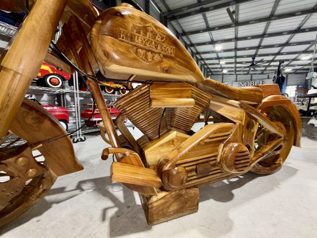 1:1 Scale Harley-Davidson Wooden Display Model - Image 4