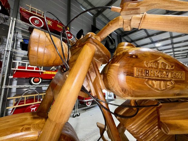 1:1 Scale Harley-Davidson Wooden Display Model - Image 3