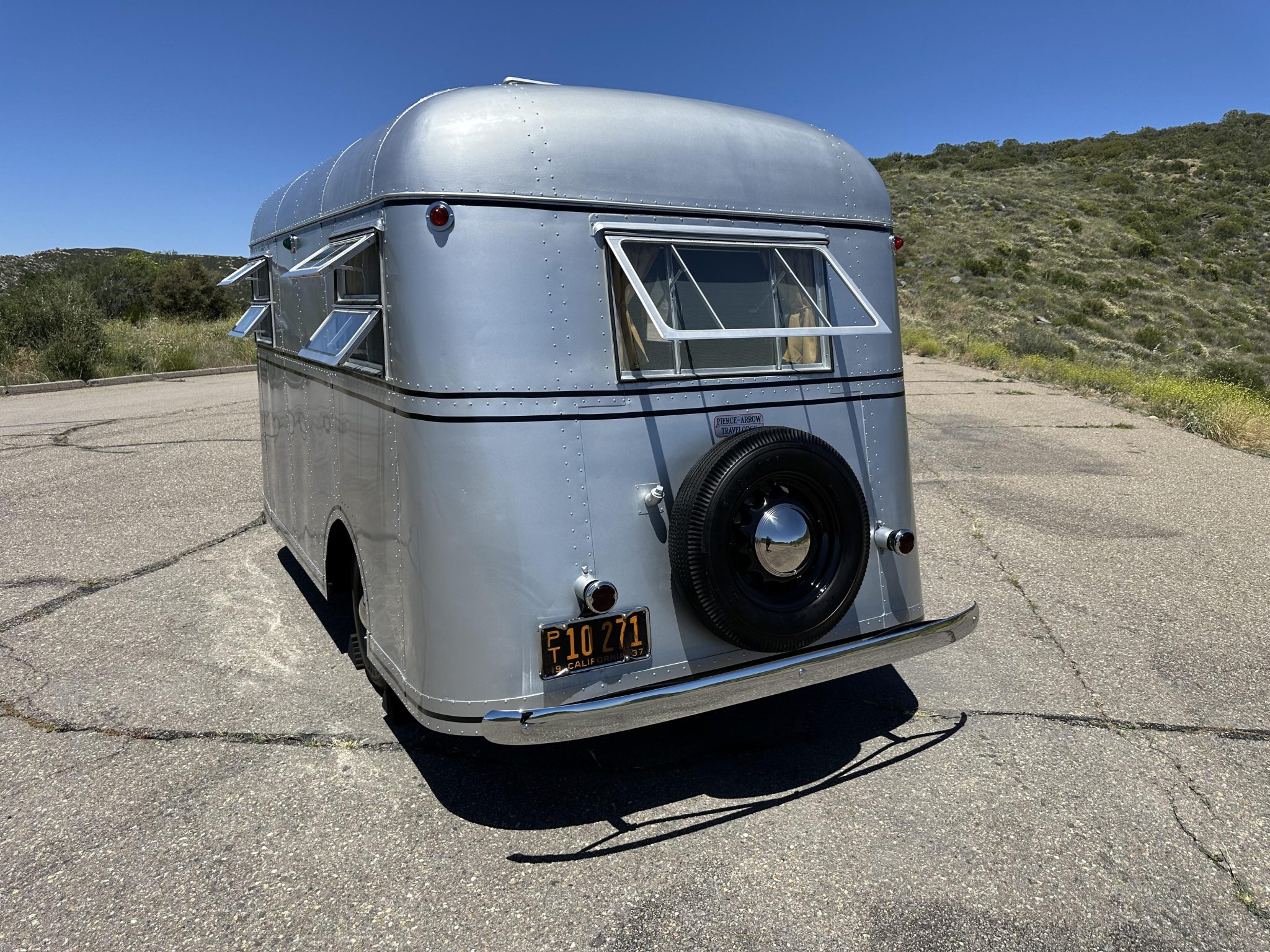 1937 Pierce-Arrow Travelodge Model C Travel Trailer - Image 2