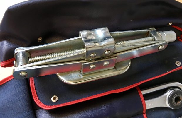 BMW M1 Tool Kit - Image 4