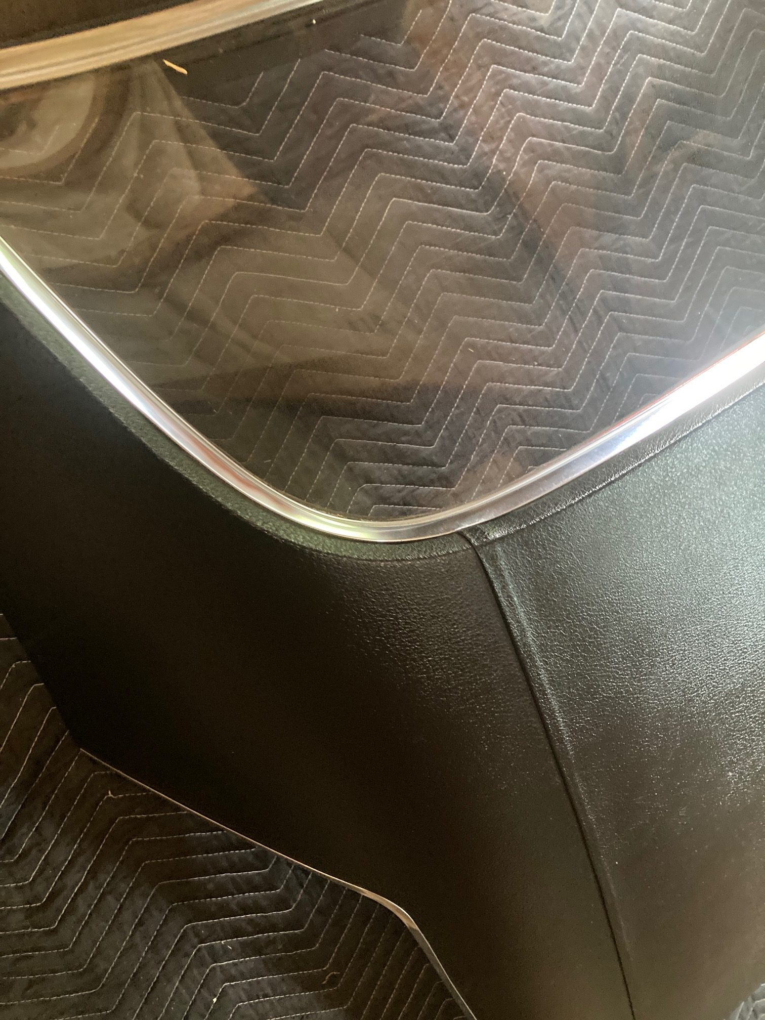 Vinyl-Covered Chevrolet Corvette C3 Removable Hardtop - Image 2