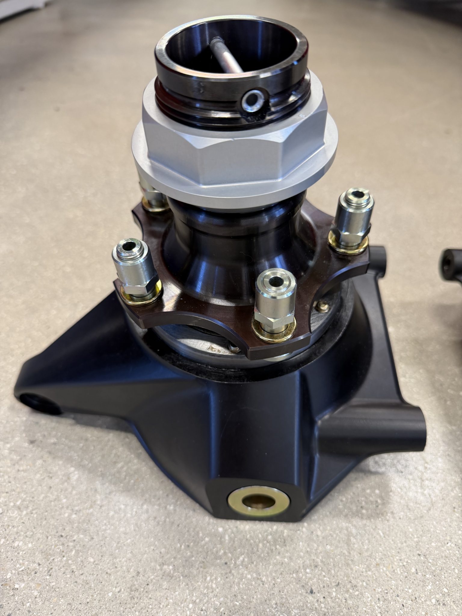 Ferrari F40 Front Wheel Hub Assemblies - Image 3