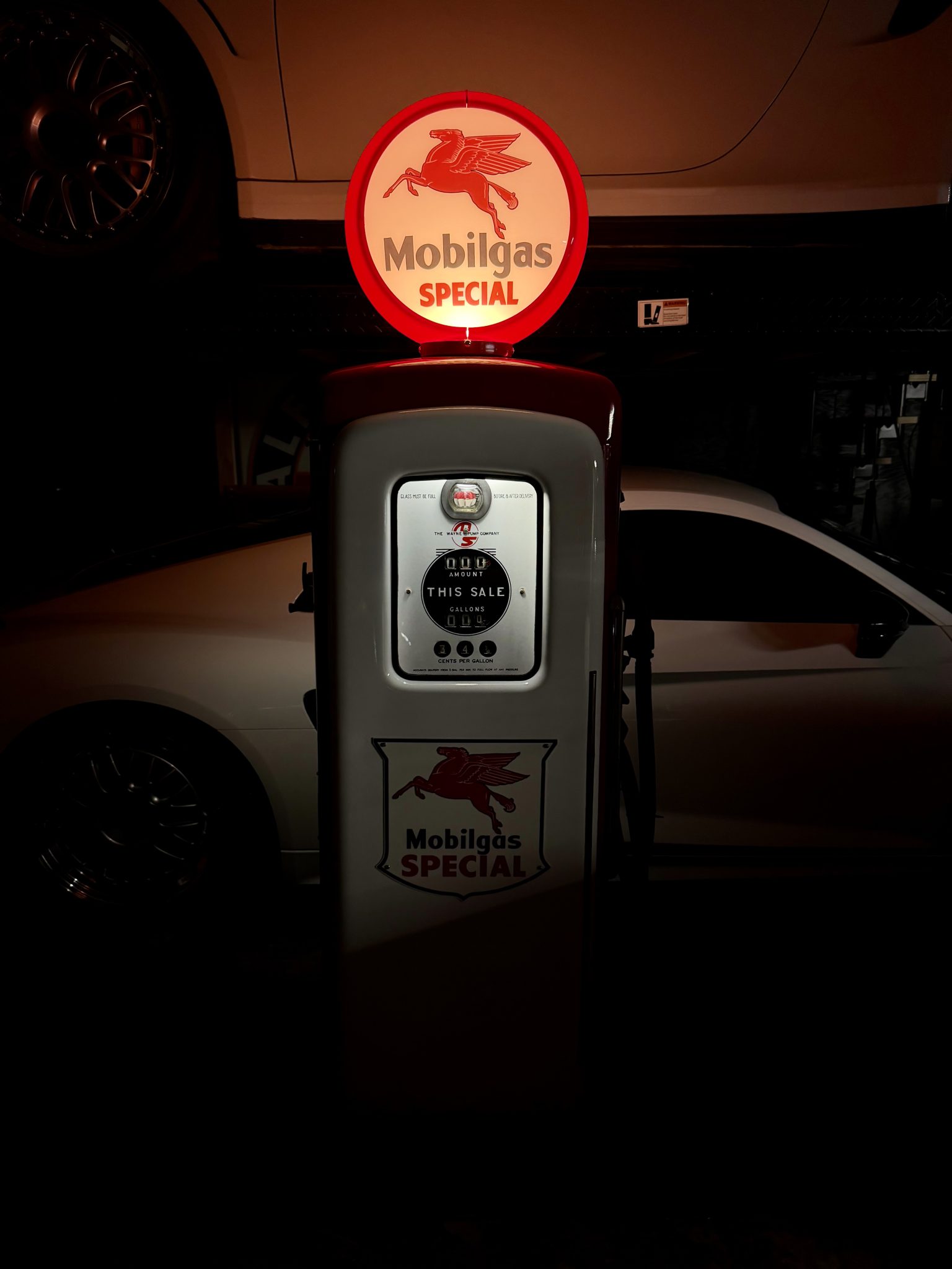 Mobilgas-Branded Wayne/Martin Schwartz Model 80 Gas Pump - Image 2