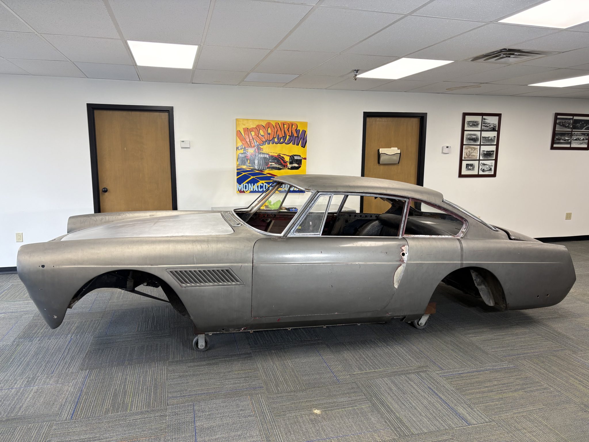 Ferrari 250 GTE 2+2 Series II Body Shell - Image 2