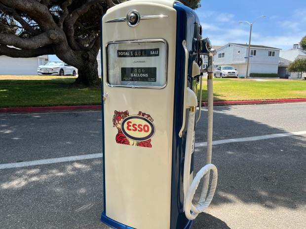 Esso-Branded Bennett Model 966 Gas Pump - Image 5