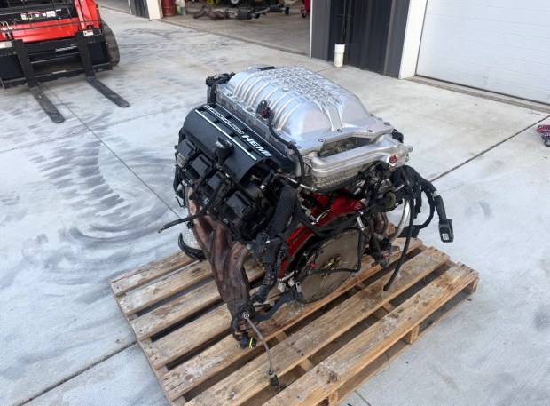 Dodge Charger SRT Hellcat Redeye Jailbreak 6.2L V8 Engine - Image 6