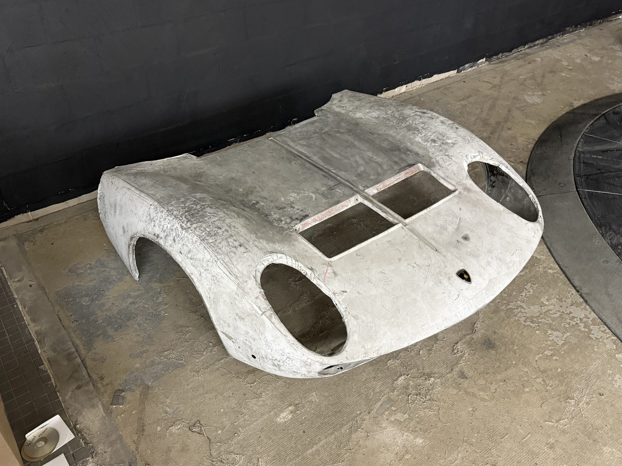 Front Clamshell for Lamborghini Miura - Image 3