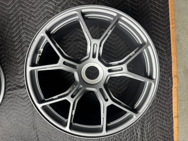 20×10″ and 21×13″ Vorsteiner Magnesium Center-Lock Wheels for Porsche 992 - Image 5