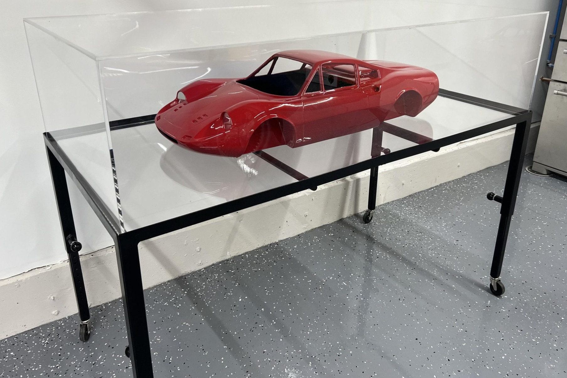 No Reserve: 1:4 Scale Ferrari Dino Model & Display Case