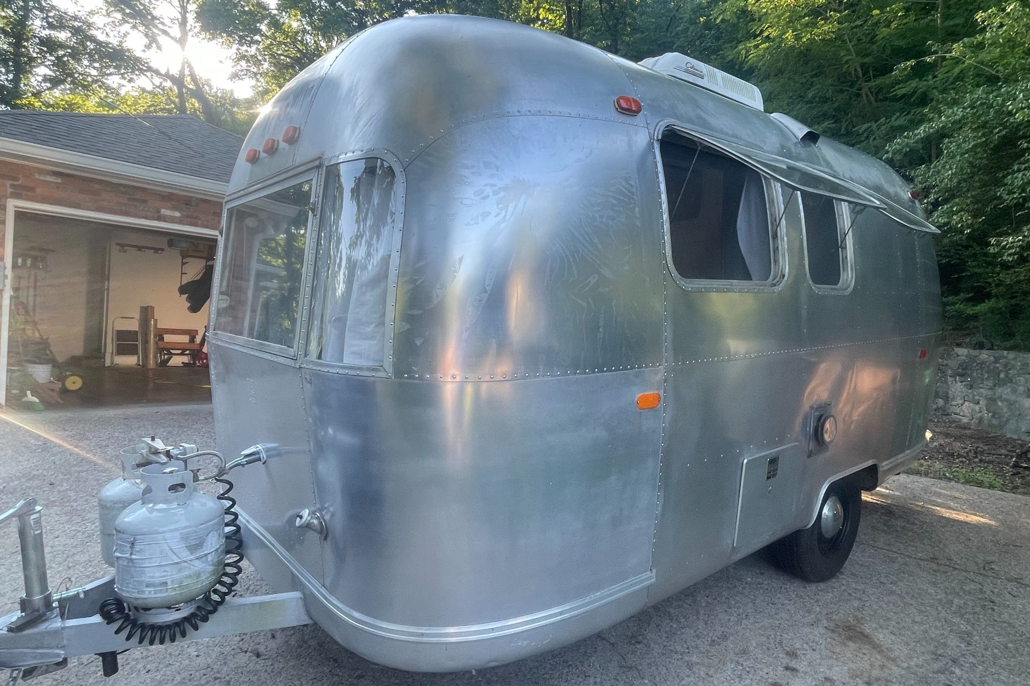 No Reserve: 1969 Airstream Special Land Yacht Caravel 18′ Travel Trailer