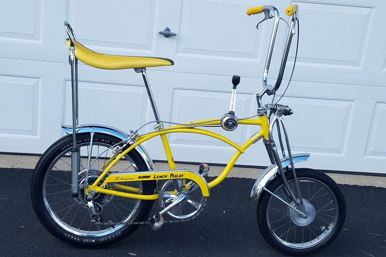 No Reserve: 1971 Schwinn Sting-Ray Lemon Peeler Krate Bicycle