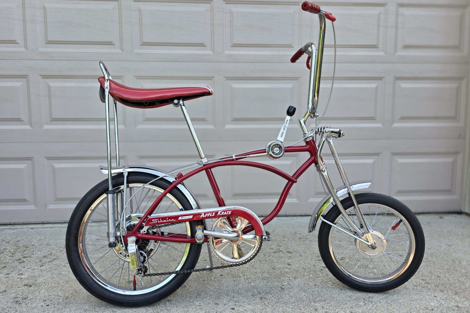 No Reserve: 1973 Schwinn Sting-Ray Apple Krate Bicycle