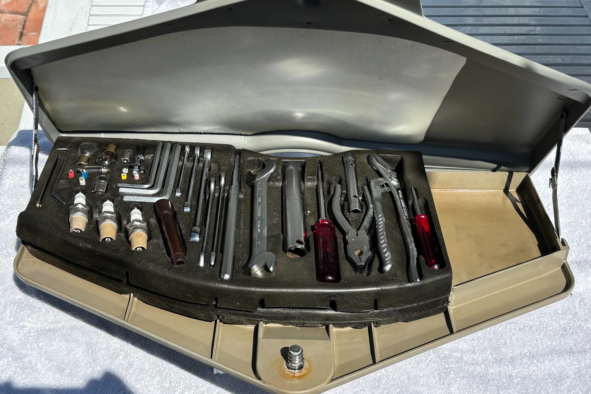 No Reserve: BMW E9/E3 Tool Set and Tray