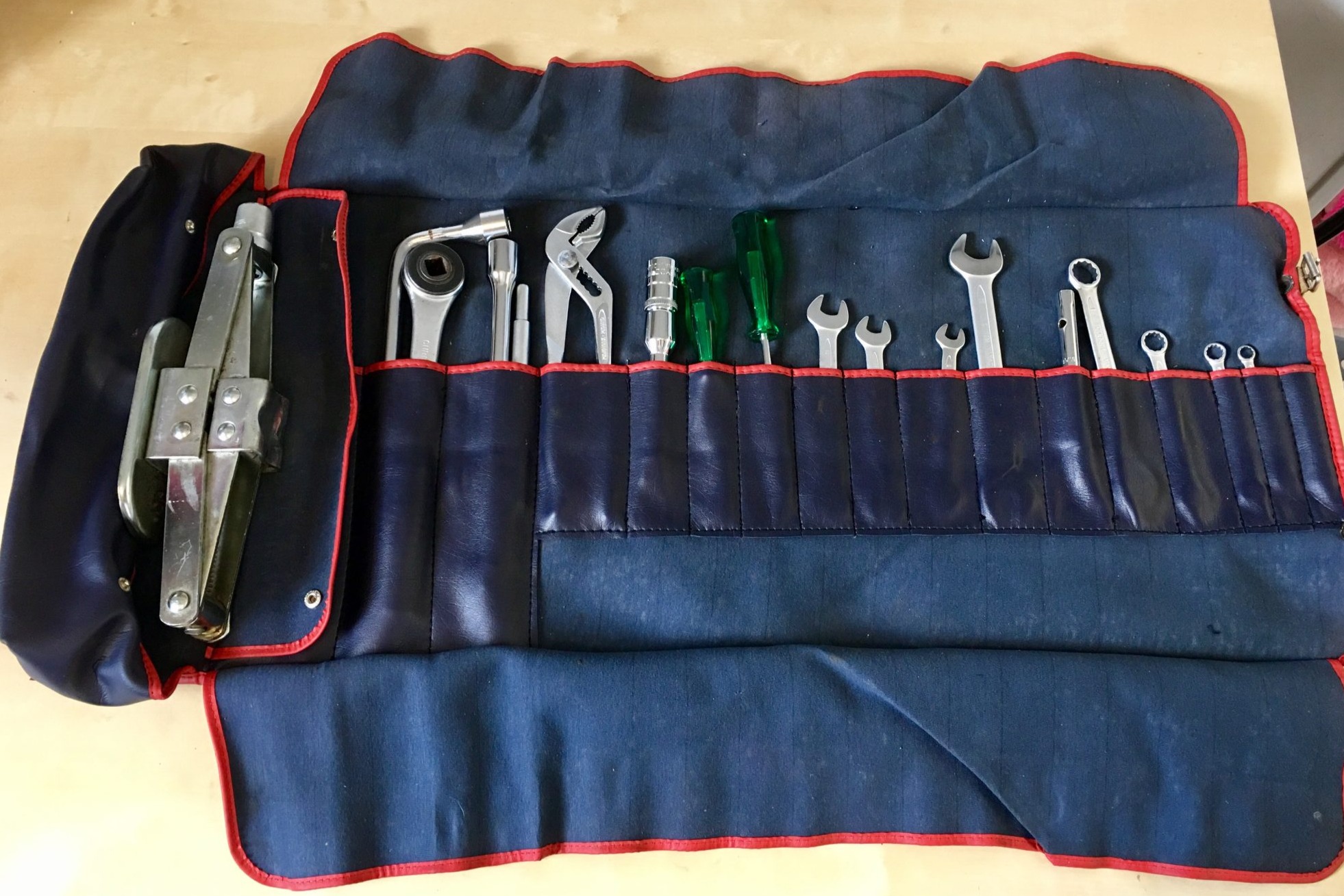 No Reserve: BMW M1 Tool Kit