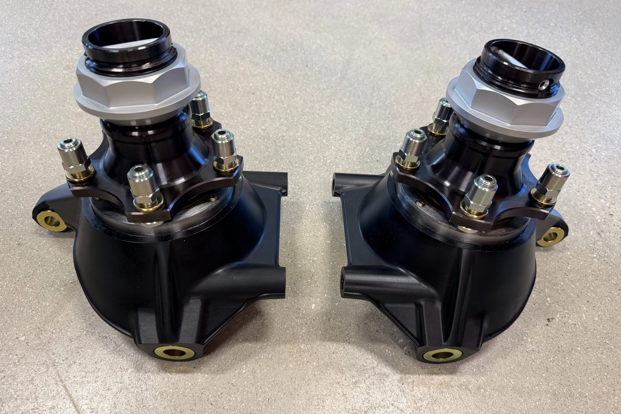 No Reserve: Ferrari F40 Front Wheel Hub Assemblies