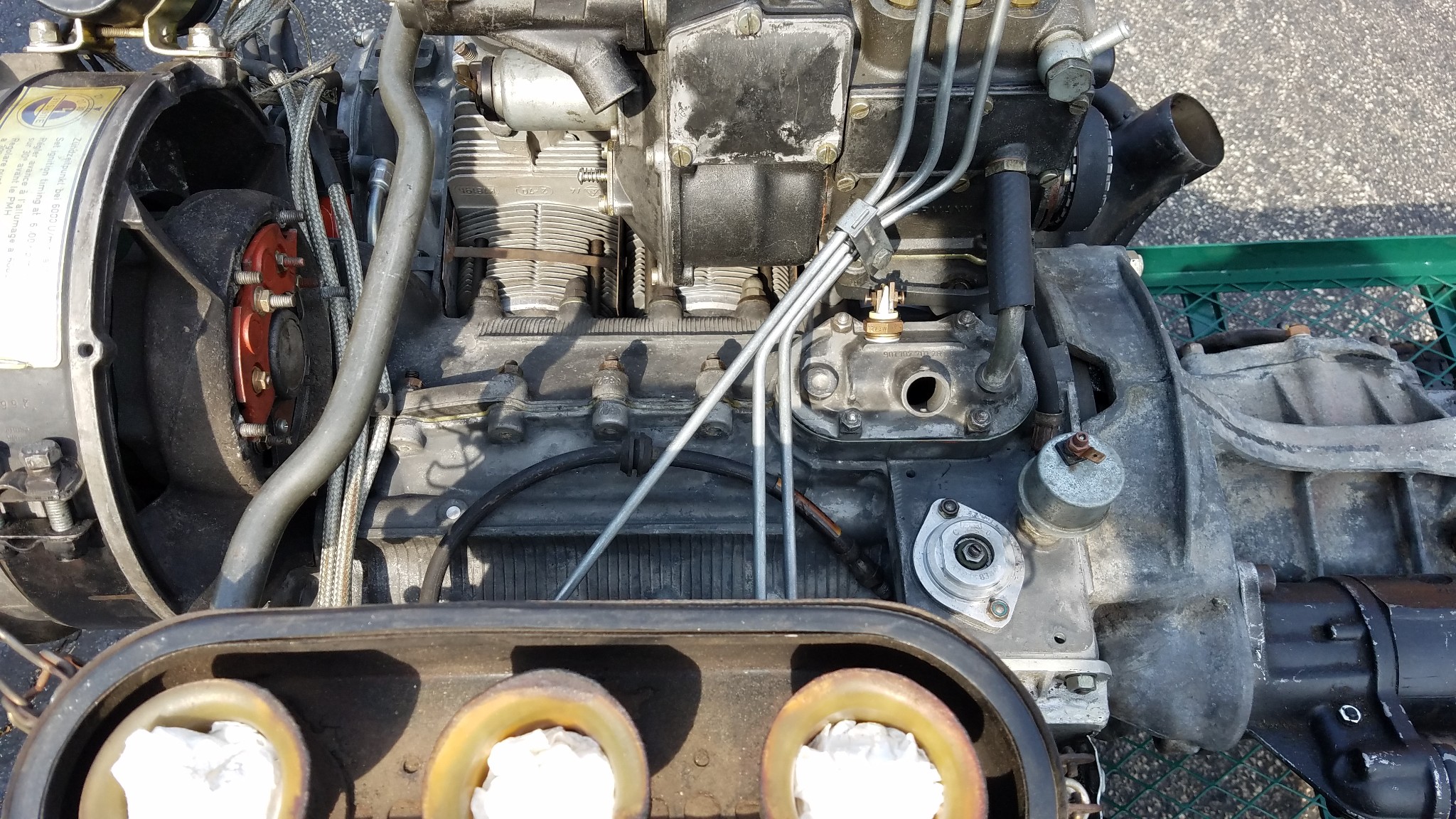 Porsche 911S 2.2L Engine and Transmission - Image 3