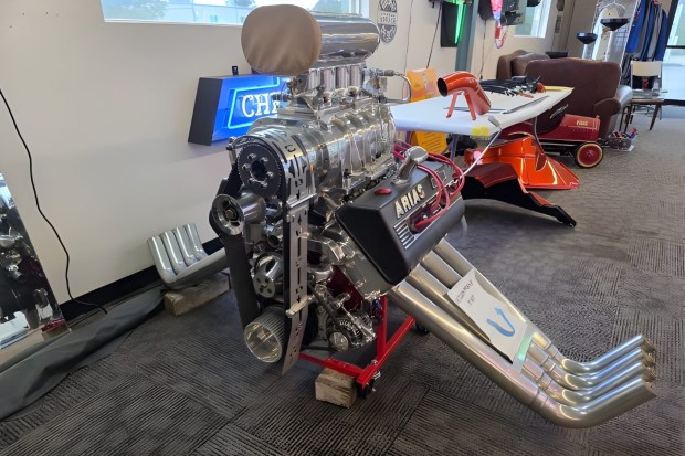 Arias 454 Hemi V8 Engine and 3-Speed Automatic Transmission - Image 6