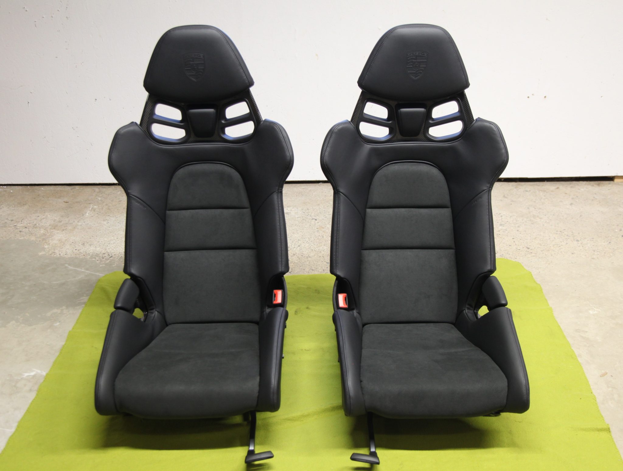 RoW Porsche 992 Bucket Seats - Image 6