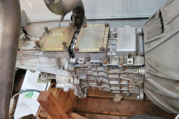 4.6-Liter Ford SVT V8 and 5-Speed Transmission - Image 3