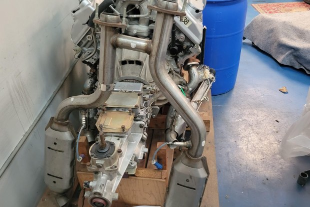 4.6-Liter Ford SVT V8 and 5-Speed Transmission - Image 5