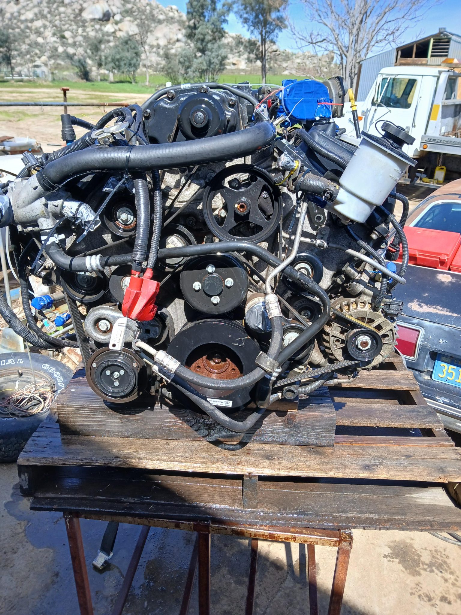 5.4-Liter Ford SVT V8 Engine and 6-Speed Transmission - Image 3