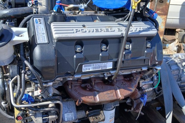 5.4-Liter Ford SVT V8 Engine and 6-Speed Transmission - Image 6