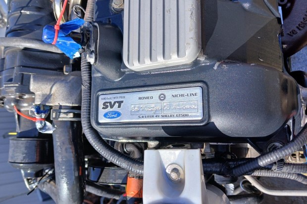 5.4-Liter Ford SVT V8 Engine and 6-Speed Transmission - Image 5