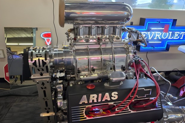 Arias 454 Hemi V8 Engine and 3-Speed Automatic Transmission - Image 5