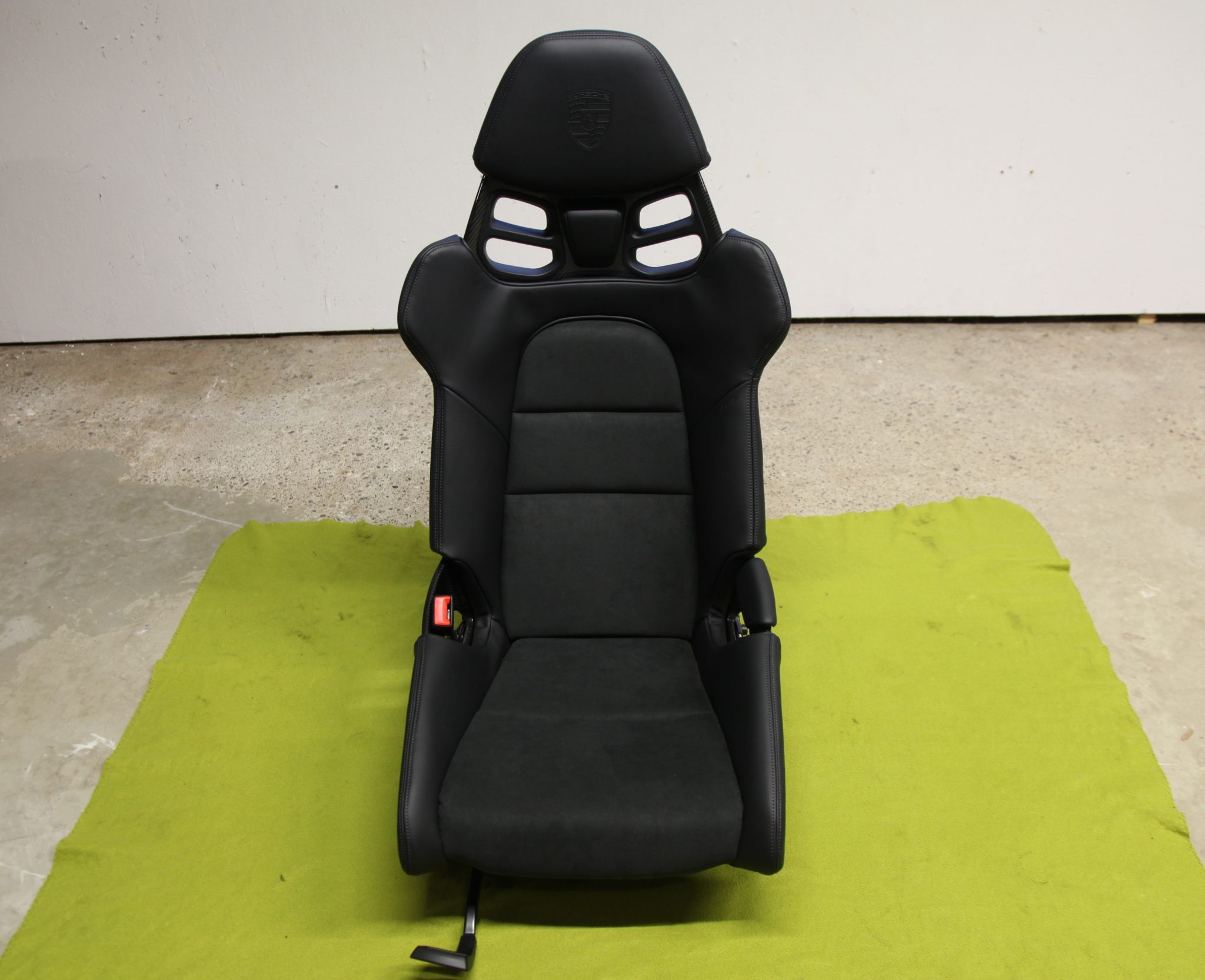 RoW Porsche 992 Bucket Seats - Image 5