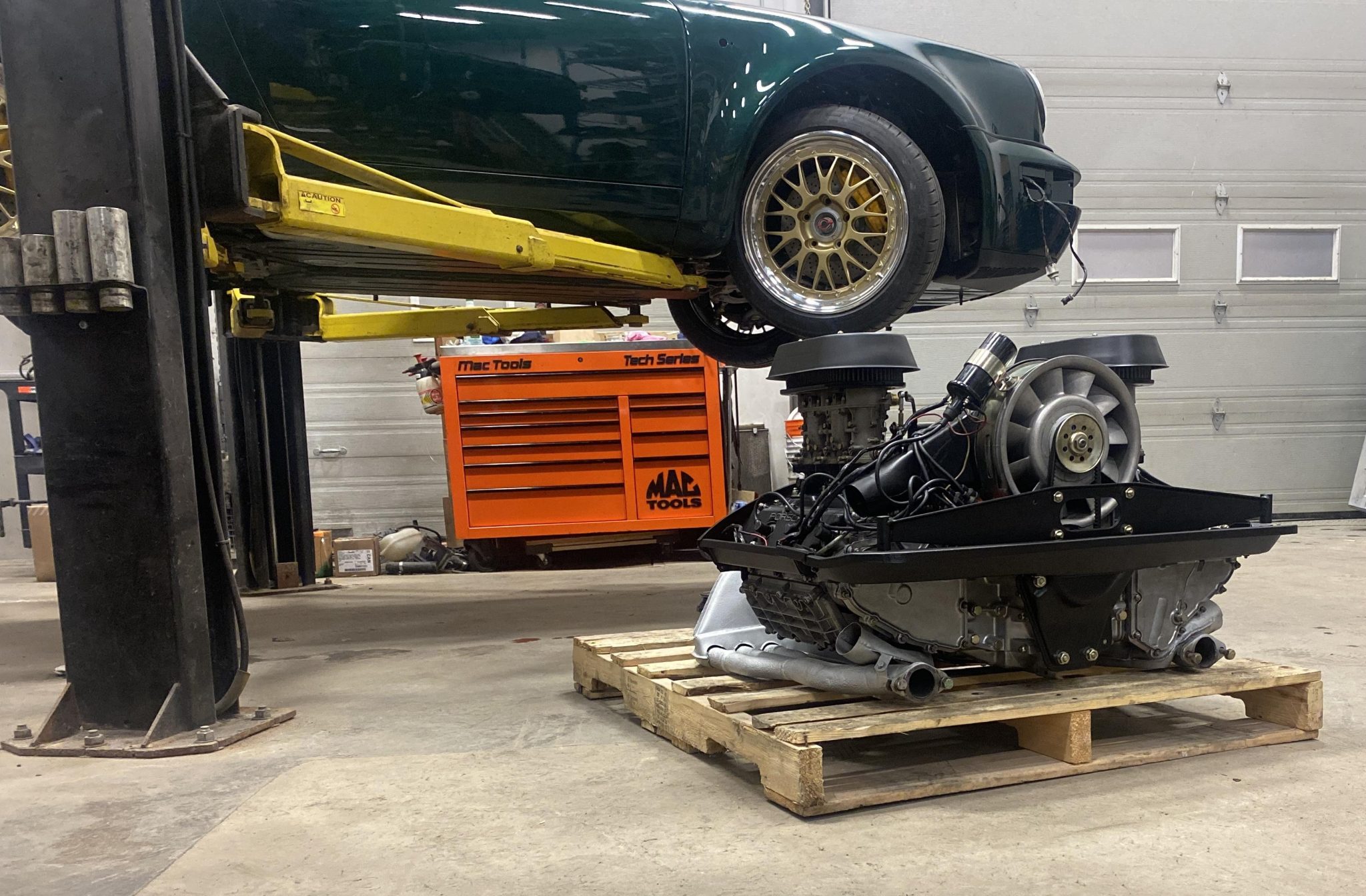 Porsche 911 2.2L Engine and Five-Speed Transaxle - Image 3