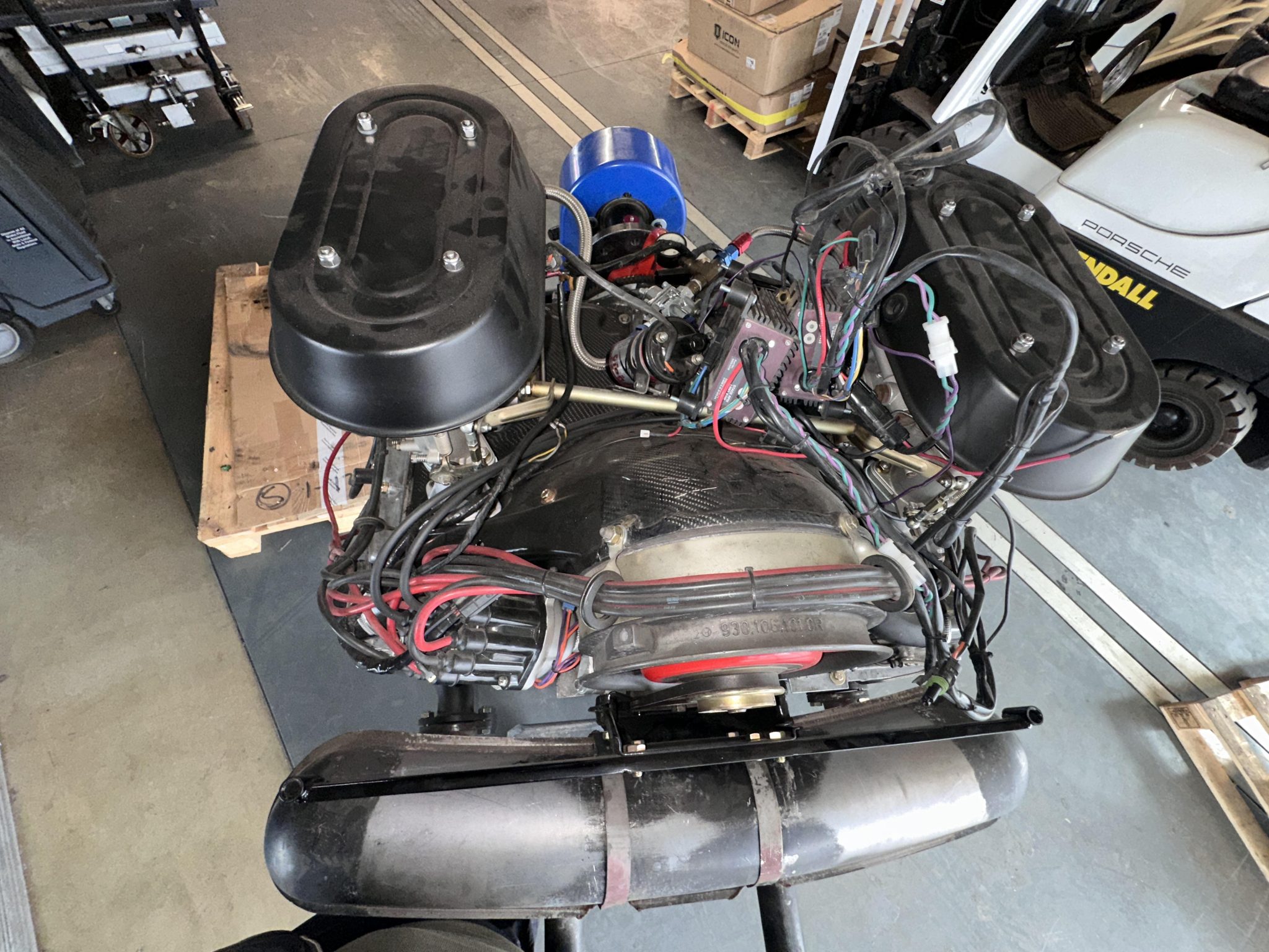 Modified 3.2L Porsche 911SC Engine and 915 Gearbox - Image 2